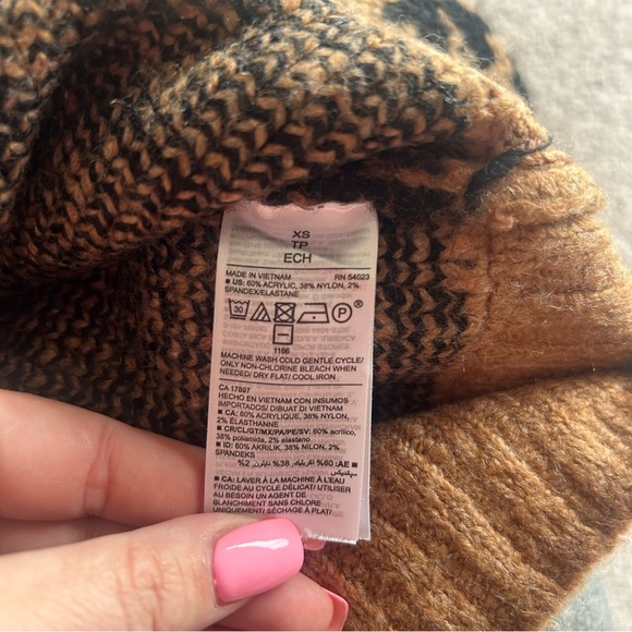 🆕 OLD NAVY animal print sweater, size xs, long sleeve, stretchy material BNWT - Picture 3 of 7
